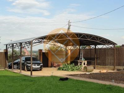 Металлический навес с арочной крышей