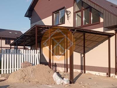 Стальной двускатный навес из профилированного поликарбоната
