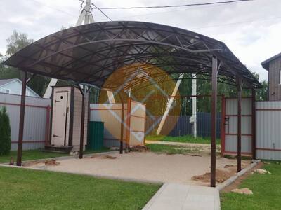Отдельностоящий арочный навес из поликарбоната