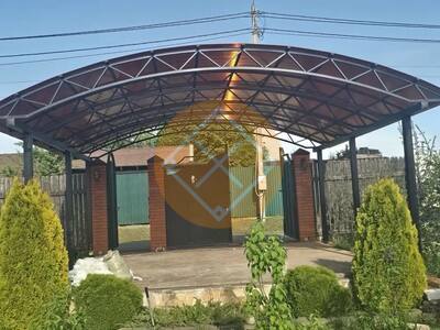 Арочный навес с крышей из сотового поликарбоната